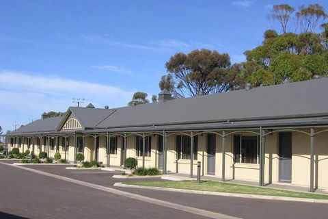Sundowner Motel Hotel - Accommodation Gladstone 2