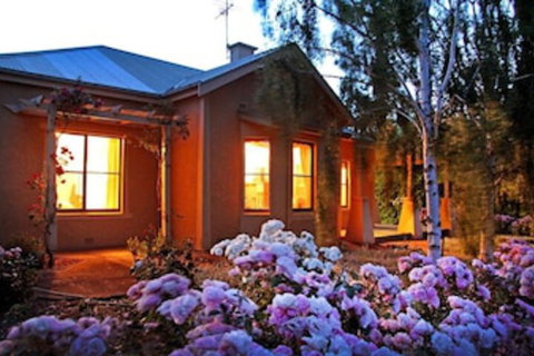 Beauchamp House - Accommodation Gladstone 0