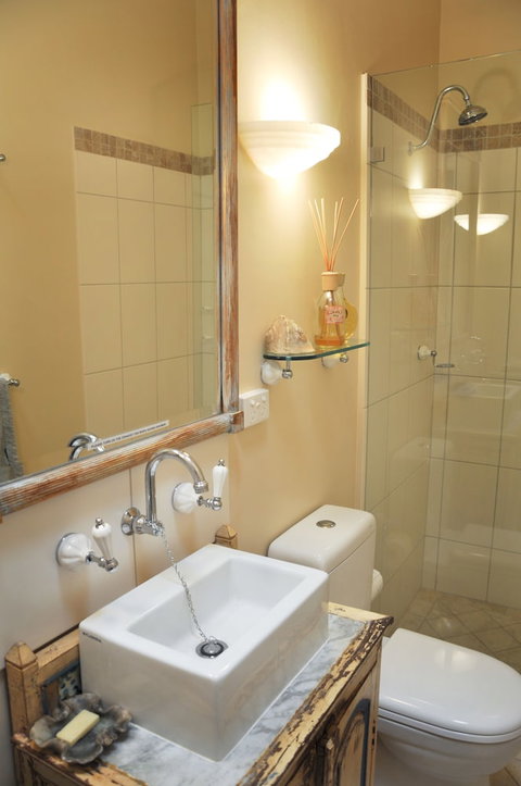 Athelney Cottage - Accommodation Gladstone 1