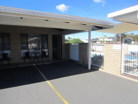Top Of The Town Motel - Accommodation Gladstone 1