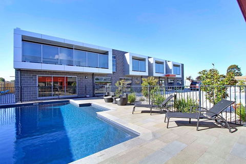 Bridges On Argyle Motel & Apartments - Accommodation Gladstone 2
