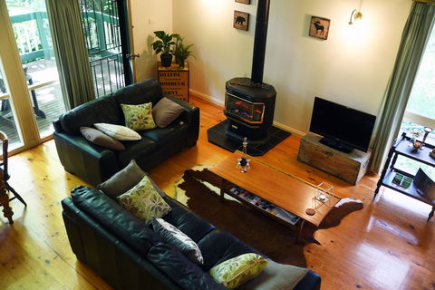 Cambridge Cottages Bed & Breakfast - Accommodation Gladstone 0