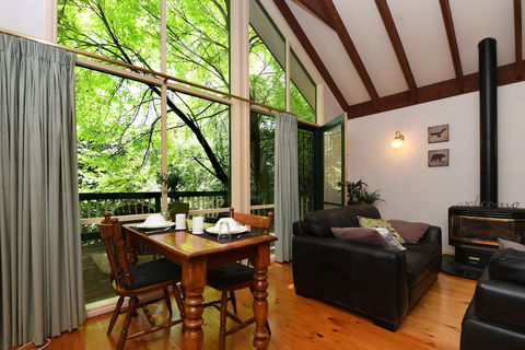 Cambridge Cottages Bed & Breakfast - Accommodation Gladstone 2