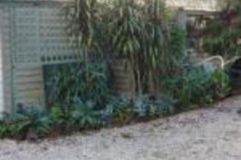 Cobden Crest Cottages - Accommodation Gladstone 0