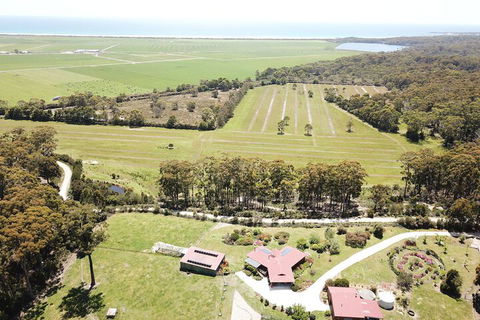 Eagles Roost Farmstay B & B - Accommodation Gladstone 1