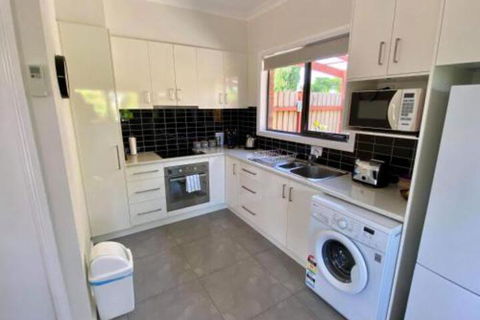 Jacaranda Wey B & B - Accommodation Gladstone 4