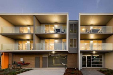 Hamilton Executive Apartments - Accommodation Gladstone 0