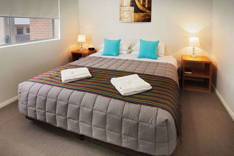 Hamilton Executive Apartments - Accommodation Gladstone 6