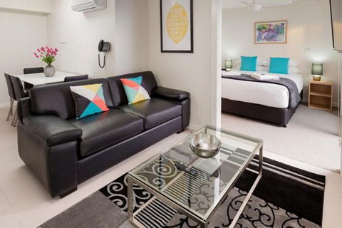Hamilton Executive Apartments - Accommodation Gladstone 2