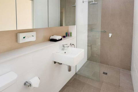 Hamilton Executive Apartments - Accommodation Gladstone 5