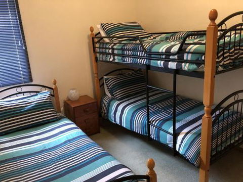 Unit 2 Ballingalla Apartments - Accommodation Gladstone 1
