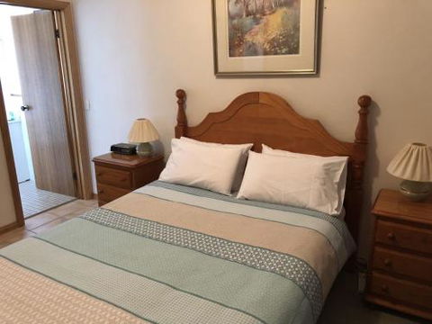 Unit 2 Ballingalla Apartments - Accommodation Gladstone 4