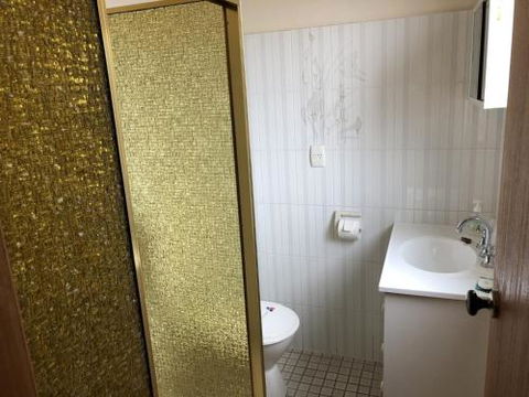 Unit 2 Ballingalla Apartments - Accommodation Gladstone 5