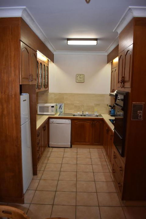Unit 2 Ballingalla Apartments - Accommodation Gladstone 2