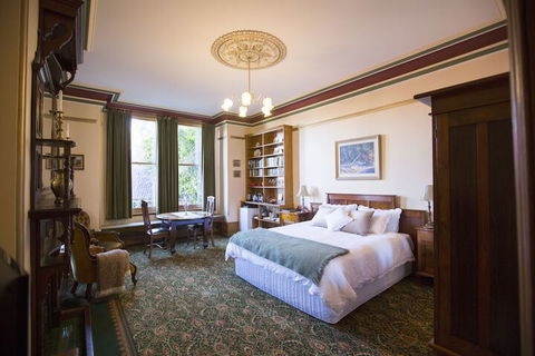 Turret House - Accommodation Gladstone 4