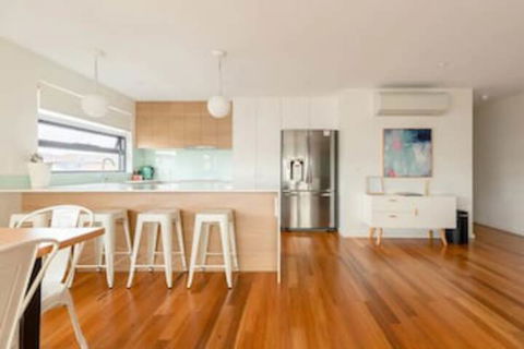 Kangaroo Bay Apartments - Accommodation Gladstone 0