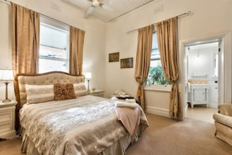 The Graces Beechworth - Accommodation Gladstone 0