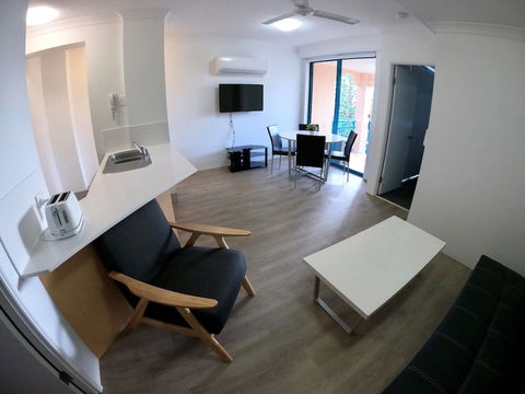 Aruba Surf Resort - Accommodation Gladstone 3