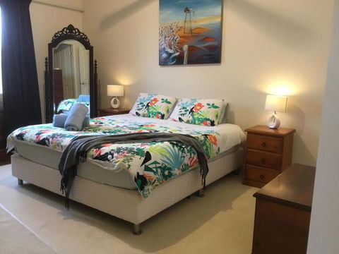 A Homestead On Market - Accommodation Gladstone 6