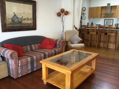 A Homestead On Market - Accommodation Gladstone 1