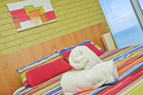 South Seas Beachfront Apartments - Accommodation Gladstone 3