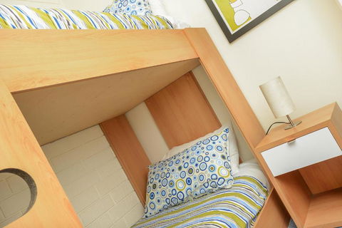 South Seas Beachfront Apartments - Accommodation Gladstone 4