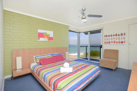 South Seas Beachfront Apartments - Accommodation Gladstone 6