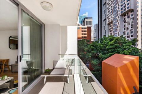 Sydney 1 Bed Modern Self Contained Apartment (402ALB) - Accommodation Gladstone 4