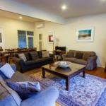 Jordan House - Accommodation Gladstone 0