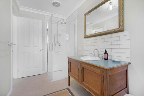 Country House Retreat - Accommodation Gladstone 5