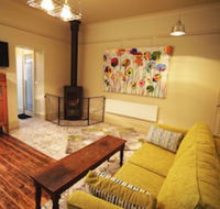 Latrobe Art Apartments - Accommodation Gladstone
