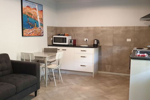 Latrobe Art Apartments - Accommodation Gladstone 4