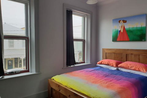 Latrobe Art Apartments - Accommodation Gladstone 2