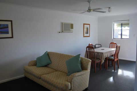 Maple Tree Cottage - Accommodation Gladstone 6