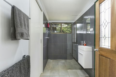 Mena Creek Flower House - Accommodation Gladstone 6