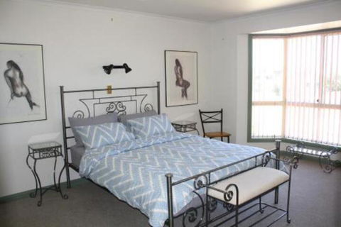 Maslin Beach House - Accommodation Gladstone 3