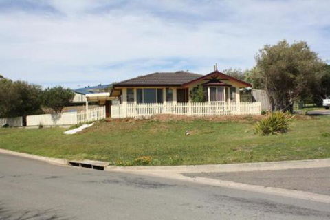 Maslin Beach House - Accommodation Gladstone 0
