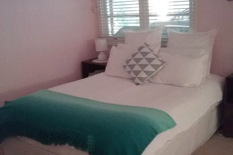 Langley Cottage B & B - Accommodation Gladstone 4