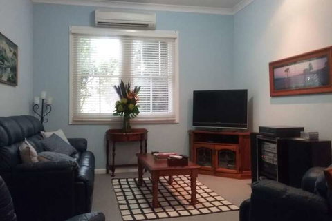 Langley Cottage B & B - Accommodation Gladstone 6