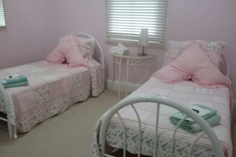 Langley Cottage B & B - Accommodation Gladstone 3