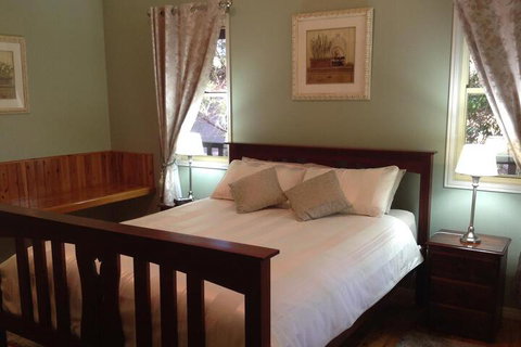 Maleny Country Cottages - Accommodation Gladstone 4