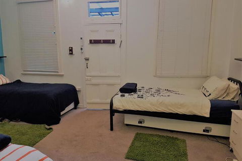 Shannon House - Accommodation Gladstone 2