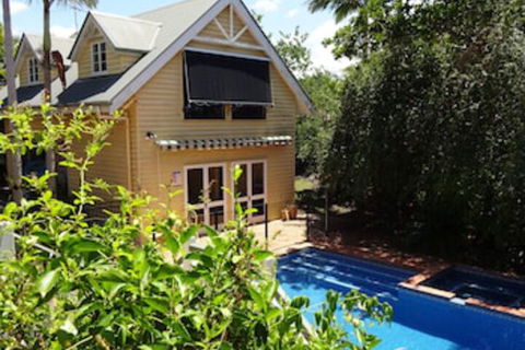 Jacaranda Lodge B&B - Accommodation Gladstone 0