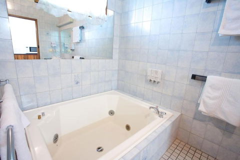 Golden Grain Motor Inn - Accommodation Gladstone 1