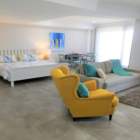 Studio Style Mindarie Marina - Accommodation Gladstone 3