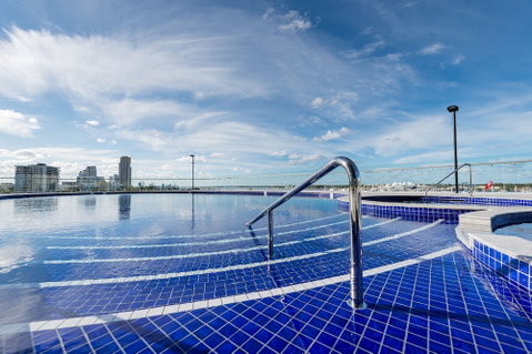 Meriton Suites Southport, Gold Coast - Accommodation Gladstone 5