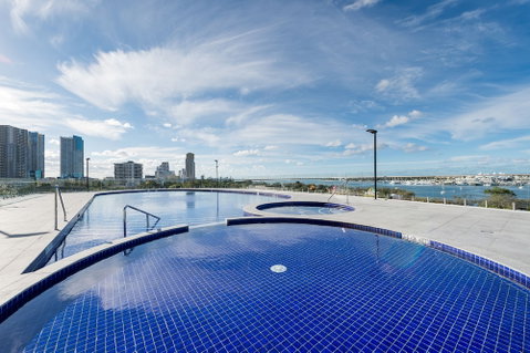 Meriton Suites Southport, Gold Coast - Accommodation Gladstone 3