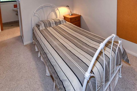 Delmonte - Accommodation Gladstone 3