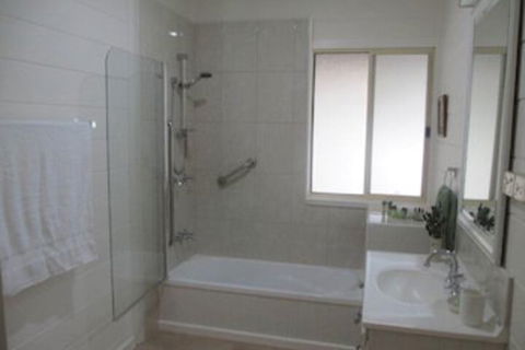 All About Me B & B - Accommodation Gladstone 4