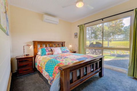 All About Me B & B - Accommodation Gladstone 0